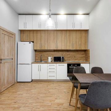 Сдам 2 ком квартиру в новострое центр города