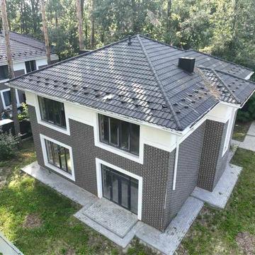 Двоповерховий цегляний будинок в Лісовій Бучі
