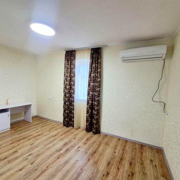 2 Кімнатні.Пів.Будинка.Двір загальний!Шкільний.