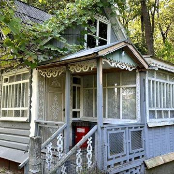 Дачний будинок із земельною ділянкою