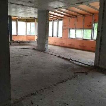 Простора квартира з індивідуальним опаленням у тихому районі