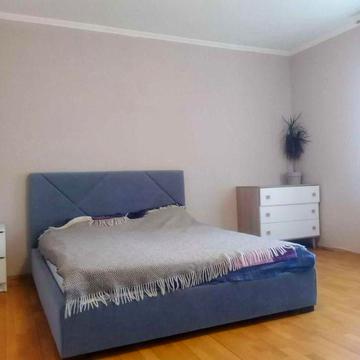 Двокімнатна біля метро Голосіївська