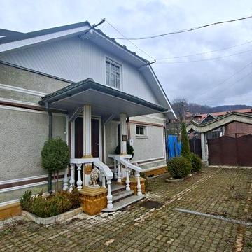 Продаж будинку. КОМУНІКАЦІЇ. Індивідуальне оп. МАЙСТЕРНЯ .Гараж.Земля