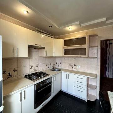 Продам 2 кімнатну квартиру  на Шкільному