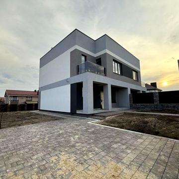 Продаж двохповерхового  котеджу у  Family Yard