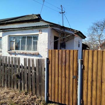 Частина будинку м. Малин, порядні сусіди, майже центр, фасадний вихід