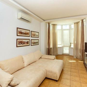 Золотоустівська вул., 50