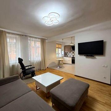 Оренда 2-кім квартири + кухня вітальня| ближній центр вул. Лисенка