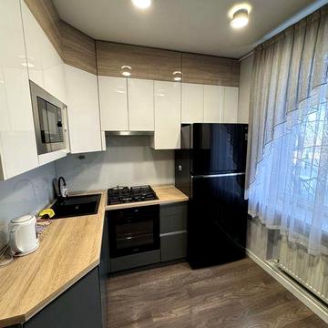 Сдам  2 к квартиру Сталинка,с А.О, р-н Центра.