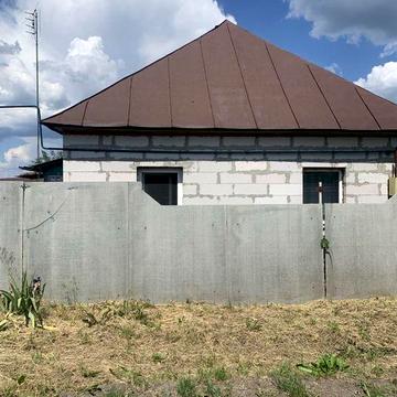 Будинок та ділянка в смт Котельва