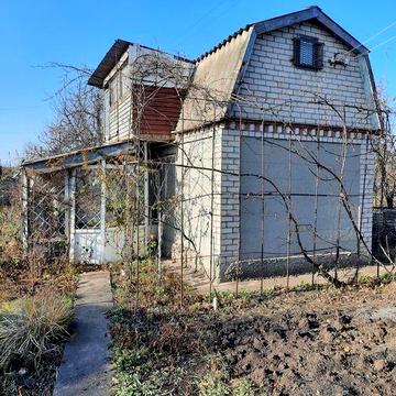 Дачна ділянка з будинком