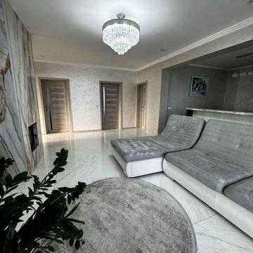 Продається будинок разом з приміщенням для ремонту автомобілів