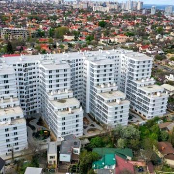 сдам квартиру от хозяина,без выселения летом