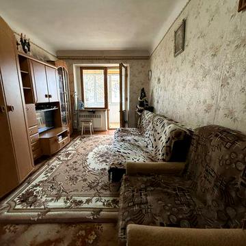 Продам квартиру,другий поверх