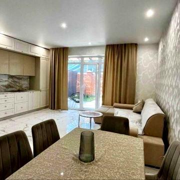 Стильний таунхаус у центрі броварів, -3 кімнати, 2 санвузли, кронапарк