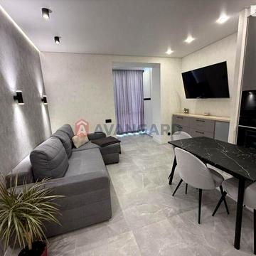 Продам квартиру з двома спальнями та кухня студія