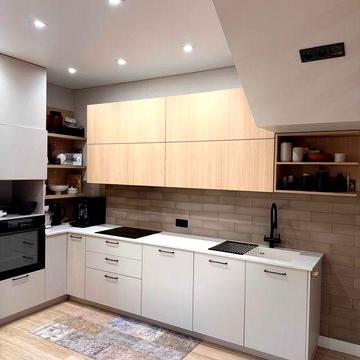 Продаж Сучасного Таун Хауса з ремонтом з міськіми комунікаціями