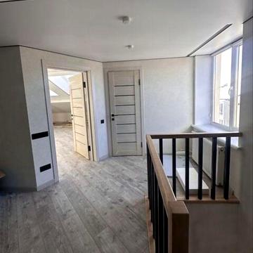 Топова квартира на Вишенці дворівнева новий ремонт