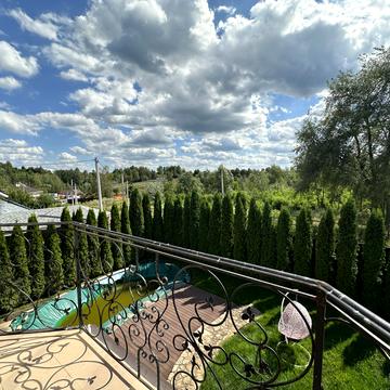 Молодіжна, 24