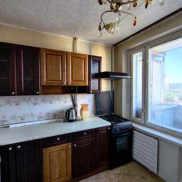 метро Дарниця. 10 хв.пішки.