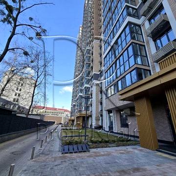 Продаж 3 кімн. квартири біля метро в жк Голосіївський, вулиця Василькі