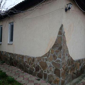 Будинок в живопісному місті.п.Високий