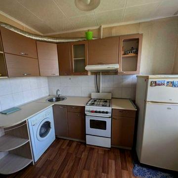 1-кімнатна квартира по вул. Петра Курінного (Комісара Рикова), 1