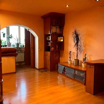 Пр.Свободи. 2-В. Виноградар. Продам 3 кімнатну квартиру