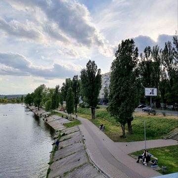 Затишна квартира на Русанівці