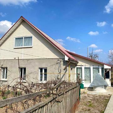 Продам гарний будинок,центр села