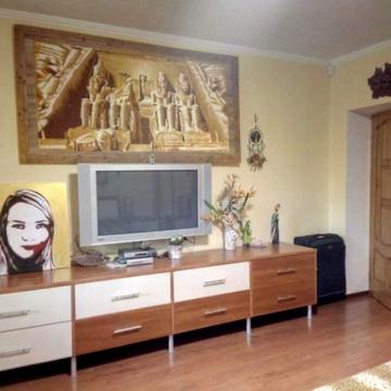 Ґарета Джонса вул. (Сімї Хохлових), 4