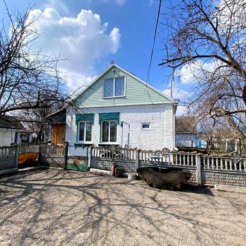 Продам будинок в центрі села