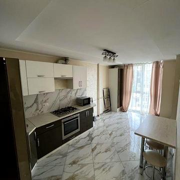 Оренда 1/2 кімнатної квартири на Білогірській (Центр)