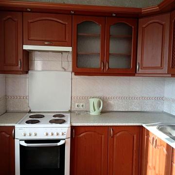 Метро Харківська ! 1 кімнатна  Ревуцького 11 А(Озеро Сонячне)