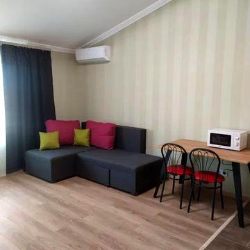 Метро Чернігівська. 10 хв. пішки.