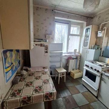 Продається 2-кімнатна квартира в цегляному будинку.