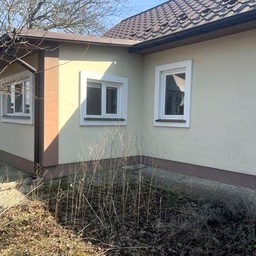 Будинок біля Луцька