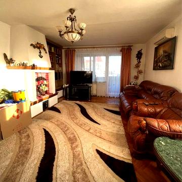 Продам будинок  три поверхи гараж  6 сотих