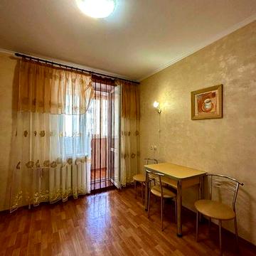 Сдам 2 комнатную квартиру на Заболотного район ТРЦ Семья