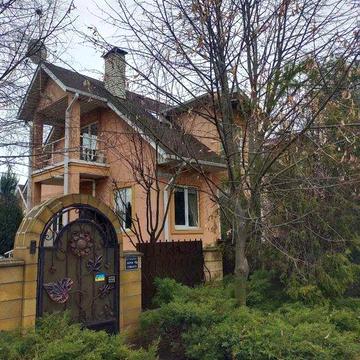 Довгострокова оренда будинку "Золоті Ключі"