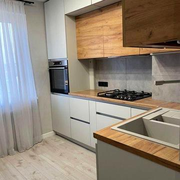 Продам 2-х кімнатну квартиру по Кулика і Гудачека 44