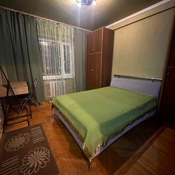 метро "Палац України" 5 хвилин, вул. Предславинська 21-23