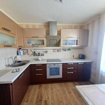 Дарницький бульвар,12, сучасна квартира біля метро Дарниця.