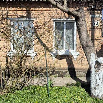 Продається половина будинку