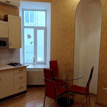 Сдам квартиру-студию на долгосрочно, самый центр ( Дерибасовская)