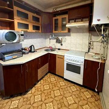 Судам трех кімнатку квартиру