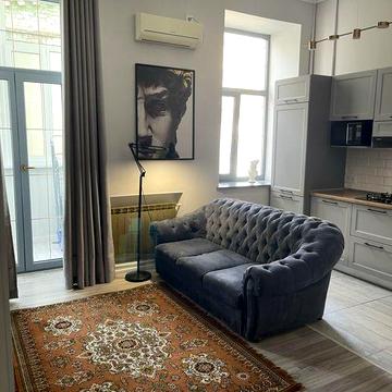 2 к. Золоті Ворота, вул. Рейтарська, 7.