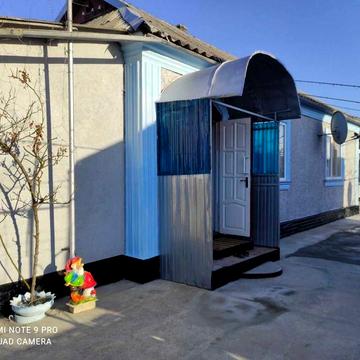 Власний будинок в гарному місці