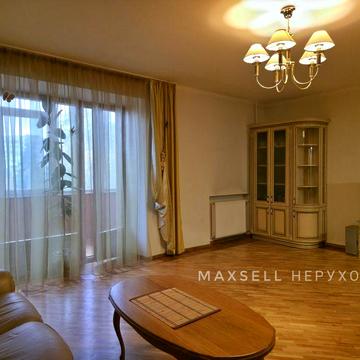 Продам простору 4-кімнатну квартиру в центрі міста