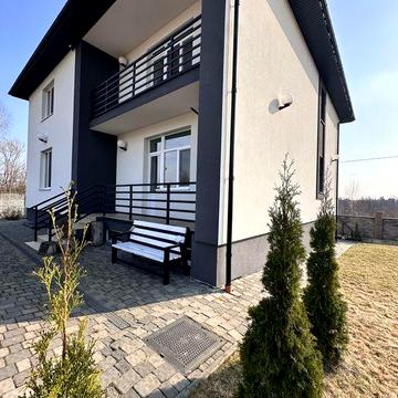 Шикарний будинок у приміській зоні